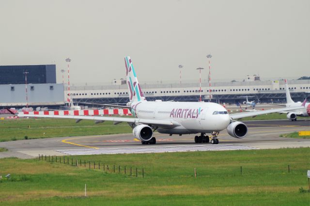 Airbus A330-200 (EI-GFX)