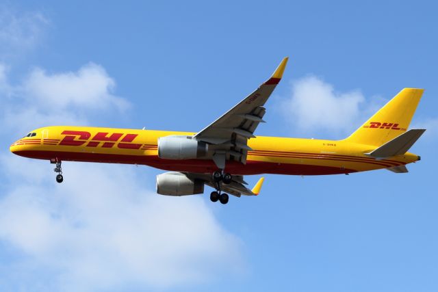 Boeing 757-200 (G-DHKB) - 08/09/2021:  Cargo flight from Brussels on final to runway 12.