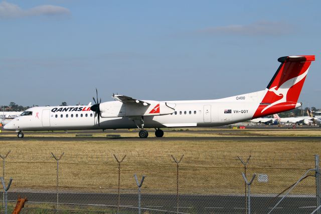 de Havilland Dash 8-400 (VH-QOY)