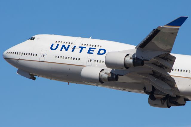 Boeing 747-400 (N104UA)