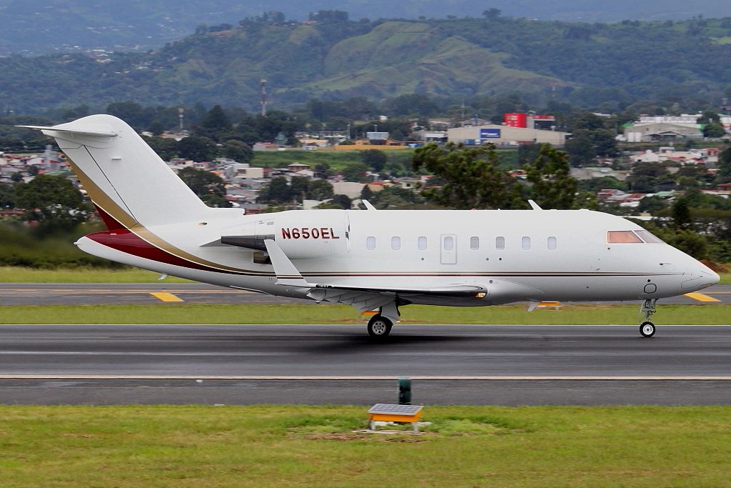 Canadair Challenger (N650EL)