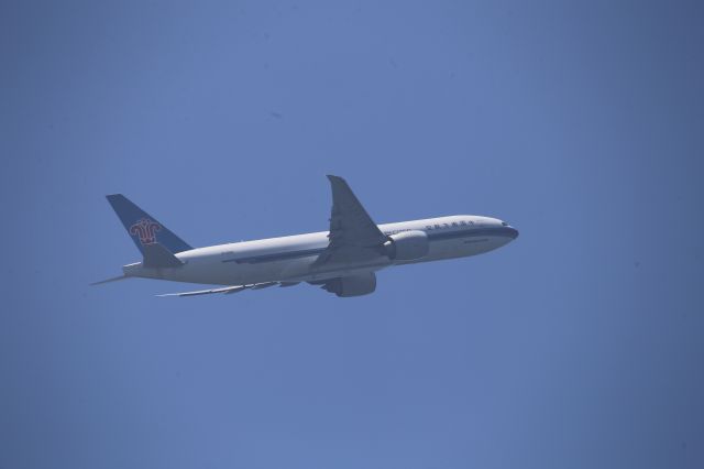 BOEING 777-200LR (B-2080)