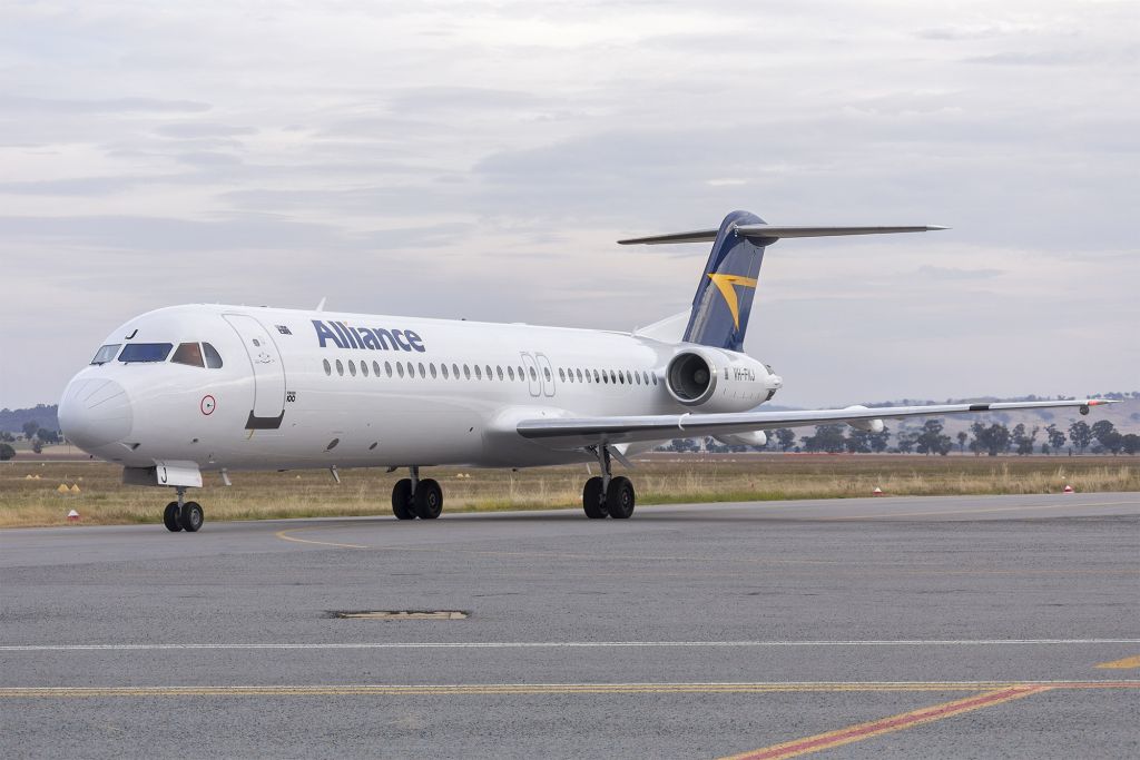 Fokker 100 (VH-FKJ) - Alliance Airlines (VH-FKJ) Fokker 100 at Wagga Wagga Airport