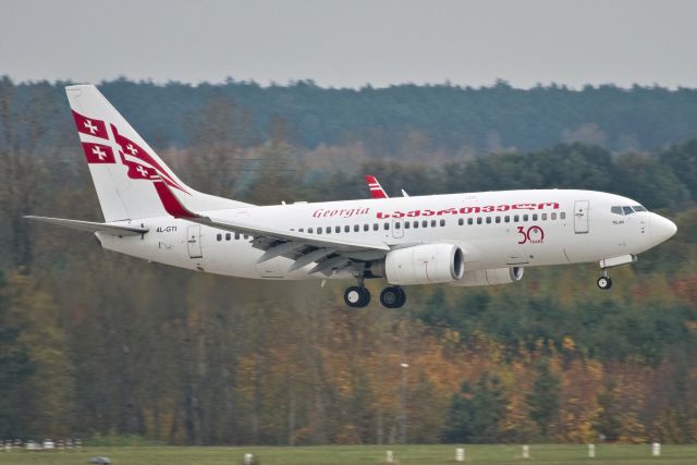 Boeing 737-700 (4L-GTI)