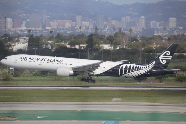 BOEING 777-300 (ZK-OKO)