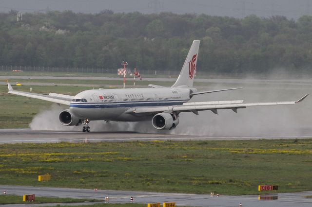 Airbus A330-200 (B-5933)