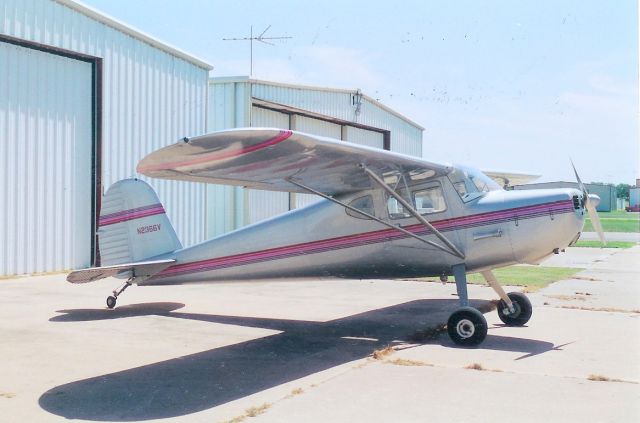 Cessna Skyhawk (N2366V)