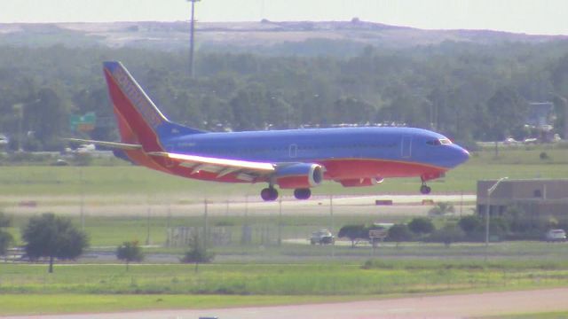 BOEING 737-300 (N685SW)