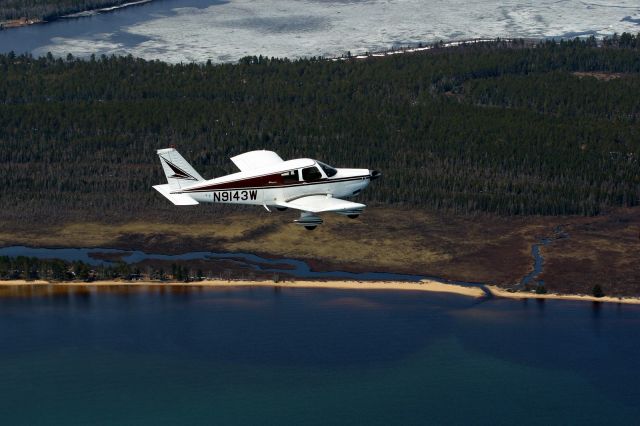 Piper Cherokee (N9143W)