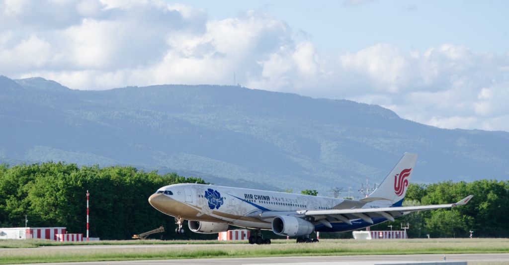 Airbus A330-300 (B-6076)