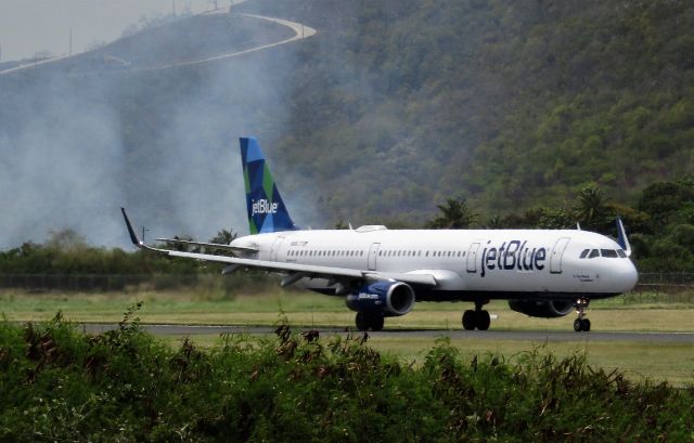 Airbus A321 (N981JT)