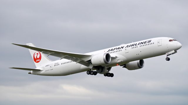 Boeing 787-9 Dreamliner (JA861J) - BOE21 makes a missed approach to Rwy 16R during a flight test on 5/22/15. (ln 139 / cn 35422). The aircraft was previously flown as part of the B787-9 test fleet with registration #N789ZB. It will be JALs first B787-9.