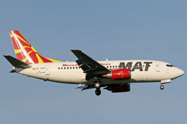 Boeing 737-500 (Z3-AAH)