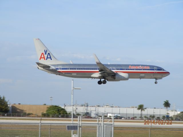 Boeing 737-800 (N938AN)