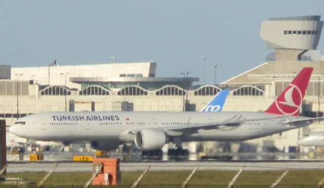 BOEING 777-300ER (TC-JJN) - Arriving from Istanbul!