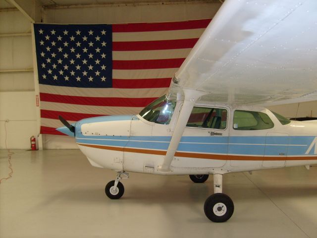 Cessna Skyhawk (N916T)