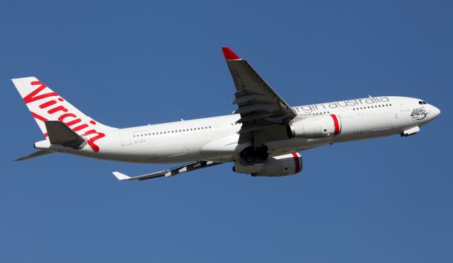 Airbus A330-200 (VH-XFH) - Duranbah Beach Departing 34L