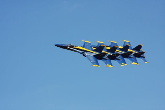 — — - Blue Angels Tuscaloosa Air Show 2009.