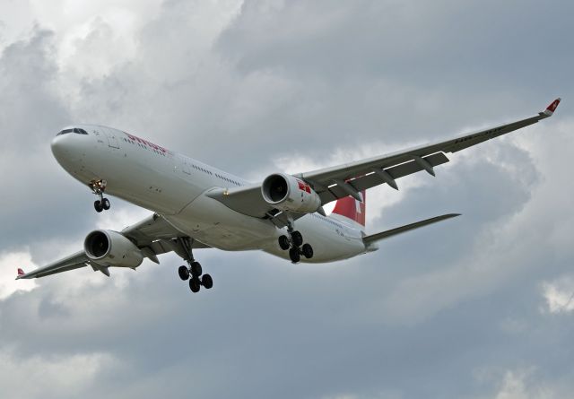 Airbus A330-300 (HB-JHF)