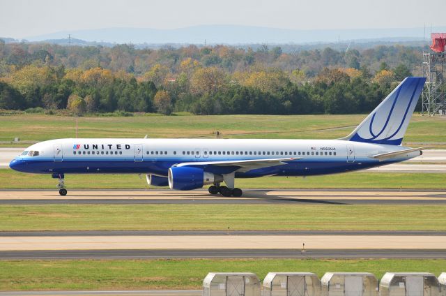 Boeing 757-200 (N562UA) - Seen at KIAD on 10/11/2010.