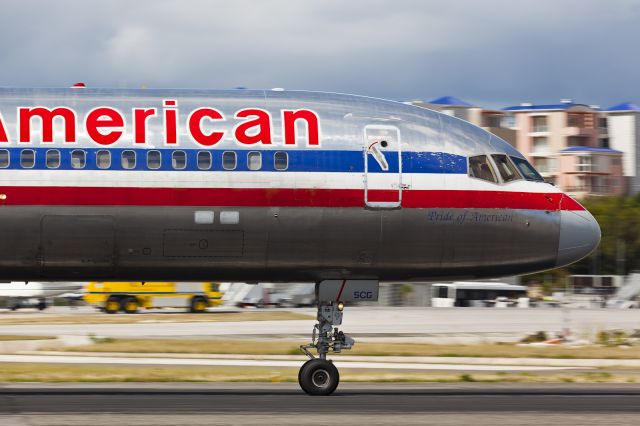 Boeing 757-200 (N659AA)