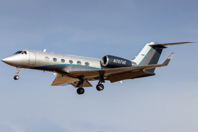 Gulfstream Aerospace Gulfstream IV (N707WE) - "Krypto 707" on final for rwy 29.