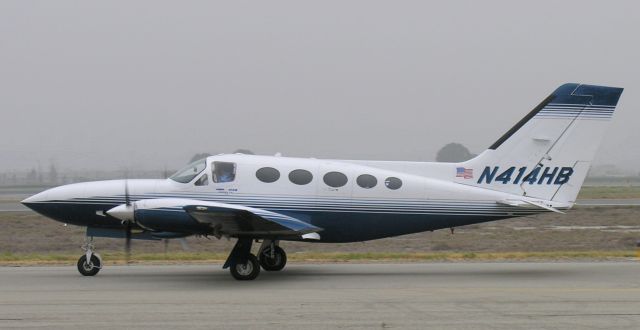 Beechcraft Super King Air 200 (N414HB) - Photo credit: George Goebel.  Public domain.