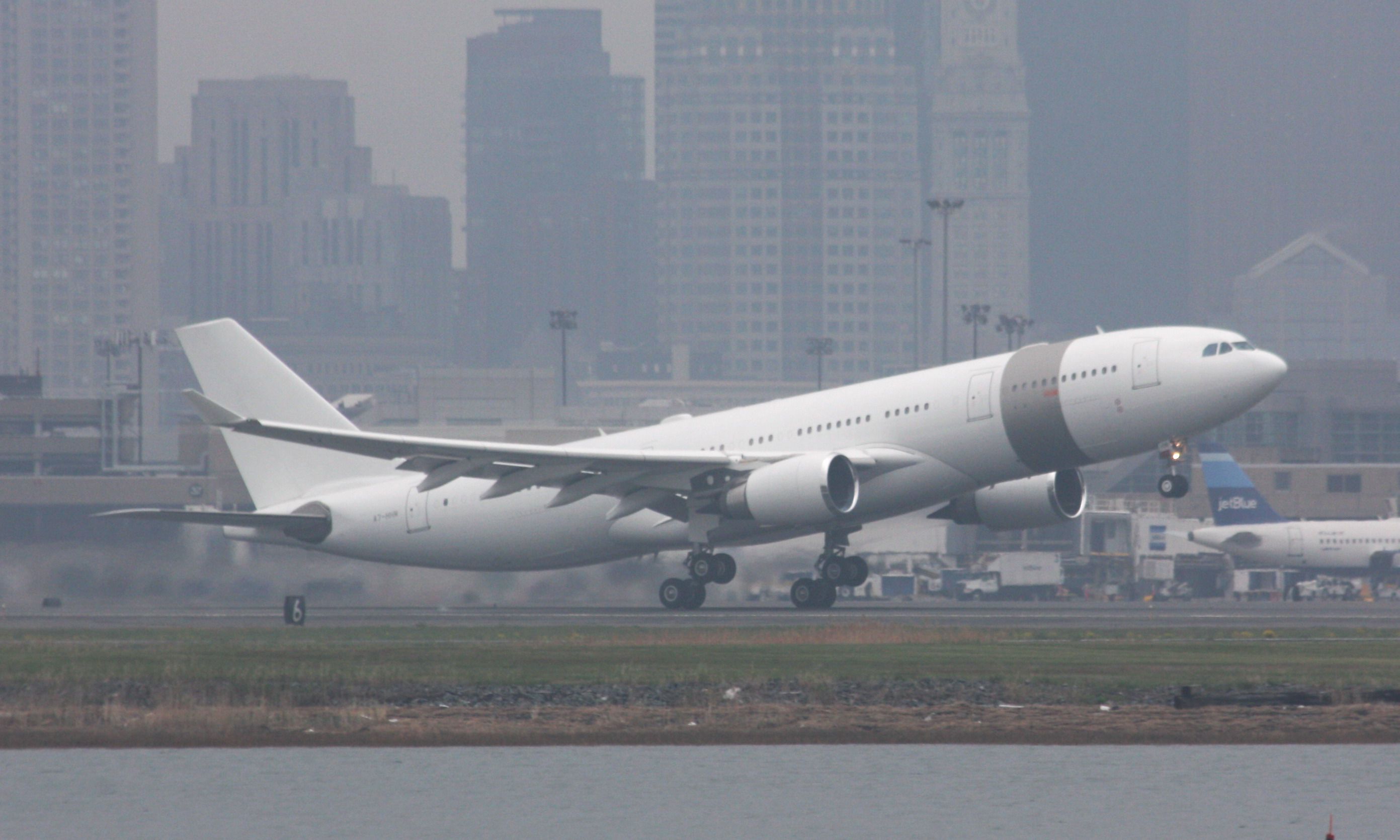 Airbus A330-200 (A7-HHM) - Qatar Amiri Flight taking off on Logans 4R
