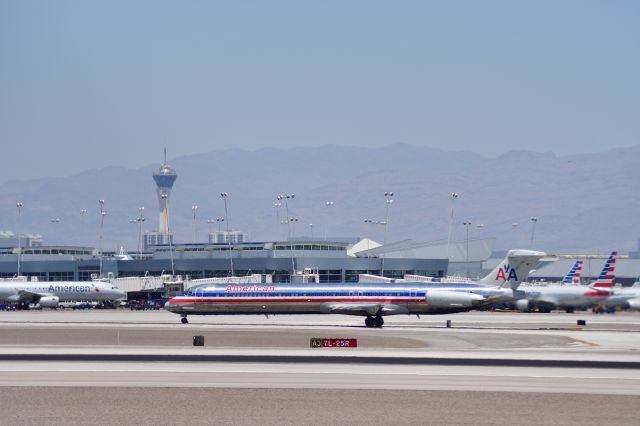 McDonnell Douglas MD-83 —