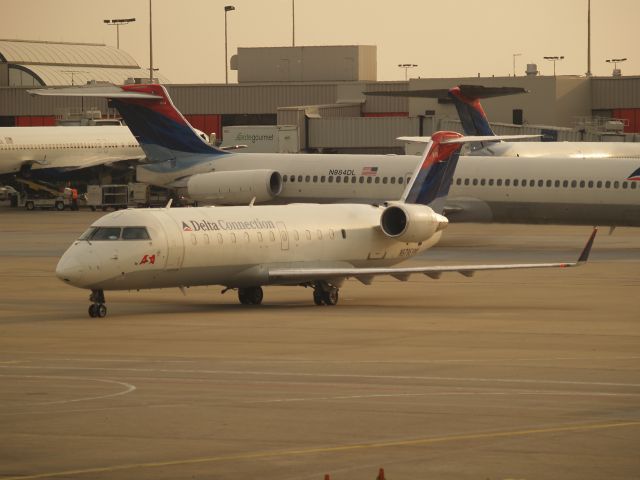 Canadair Regional Jet CRJ-200 (N979EV)