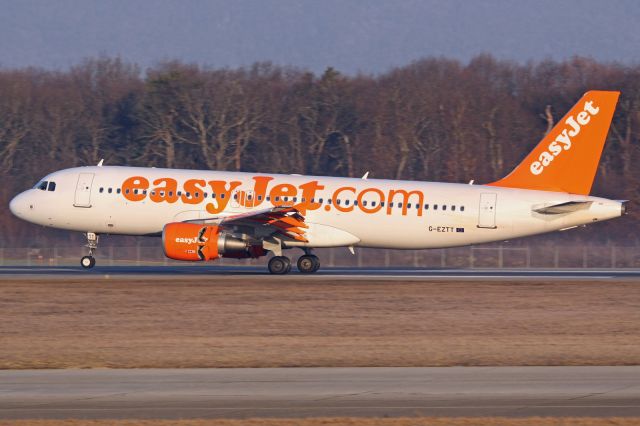 Airbus A320 (G-EZTT)