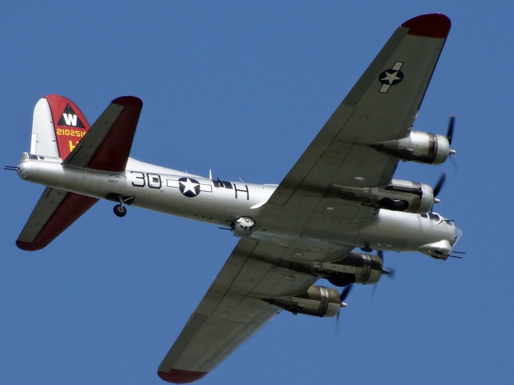 Boeing B-17 Flying Fortress (N5017N)