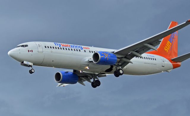 Boeing 737-800 (C-FEAK)