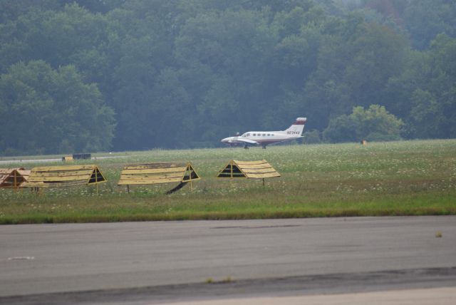 Cessna Chancellor (N2744X) - touchdown at KMGJ