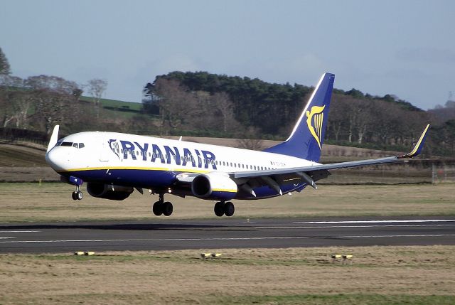 Boeing 737-700 (EI-DCM) - Ryanair