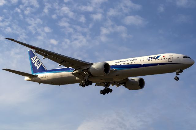 BOEING 777-300 (JA733A)