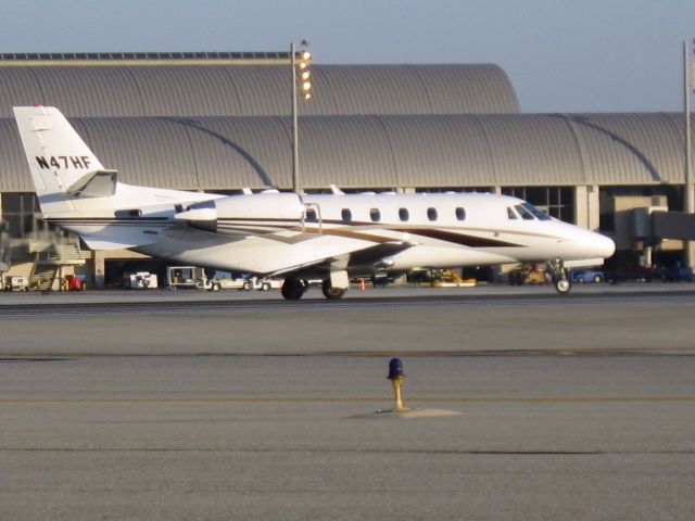 Cessna Citation Excel/XLS (N47HF) - Holding on RWY 19R