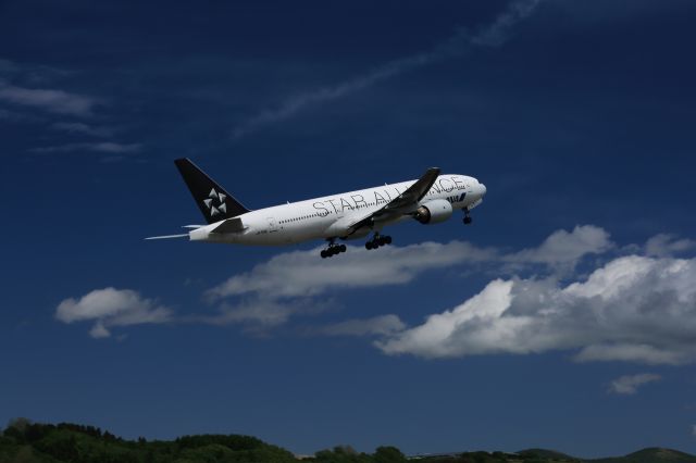 Boeing 777-200 (JA712A) - JUNE.6.2015 HAKODATE JAPAN