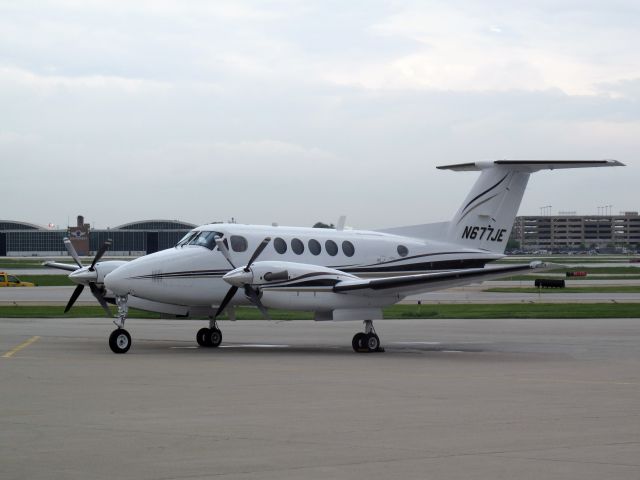 Beechcraft Super King Air 200 (N677JE)