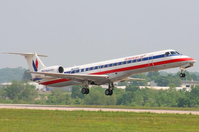 Embraer ERJ-145 (N622AE) - An American Eagle jungle jet rotates off of runway 25.