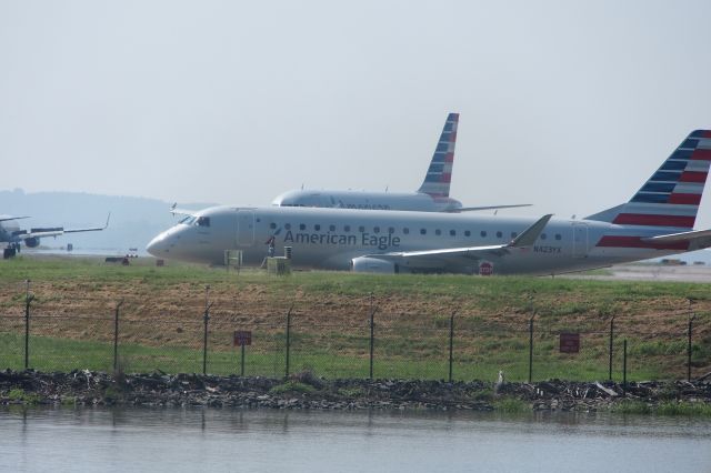 Embraer 170/175 (N423YX)