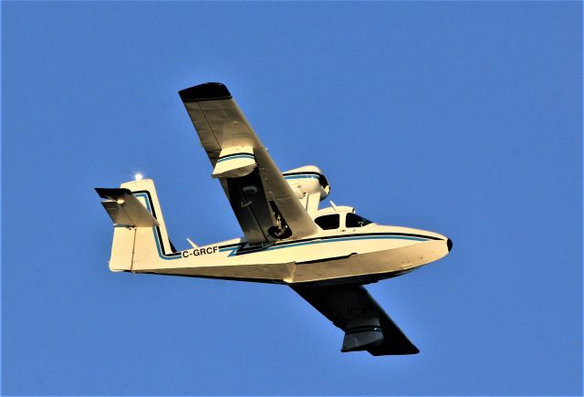 C-GRCF — - C-GRCF LAKER LA-4-200 survolant le fleuve St-Laurent à Lavaltrie QC. le 20-08-2022 à 19:08