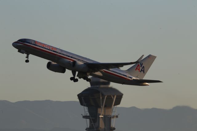 Boeing 757-200 (N192AN)