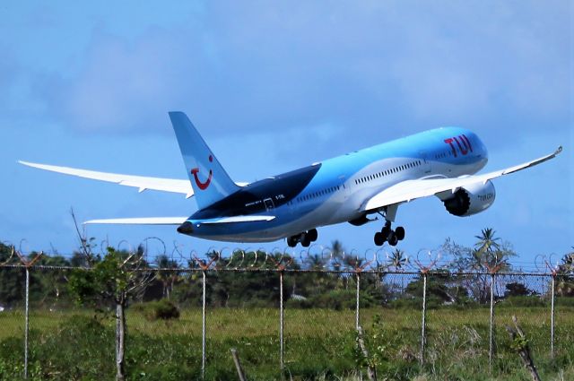 Boeing 787-9 Dreamliner (G-TUIL)