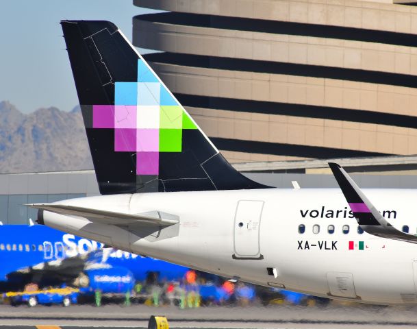 Airbus A320 (XA-VLK) - phoenix sky harbor international airport  05FEB25