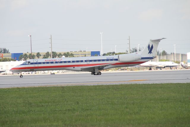 Embraer ERJ-145 (N607AE)