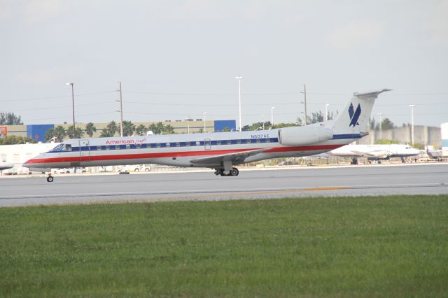 Embraer ERJ-145 (N607AE)