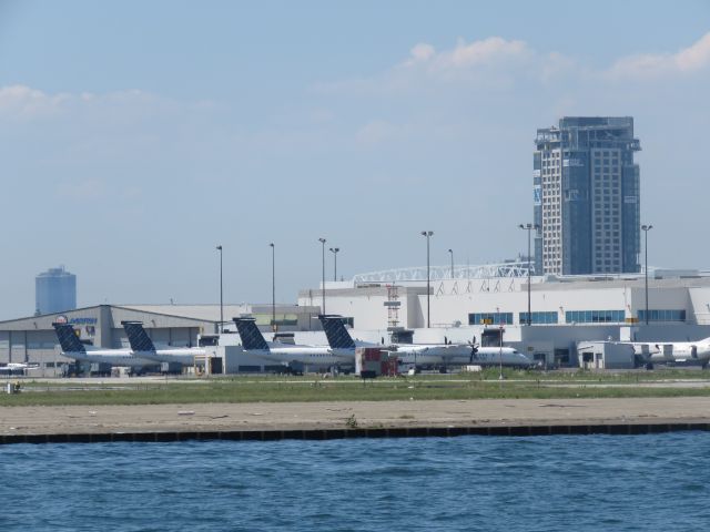 de Havilland Dash 8-400 (C-GLQL)