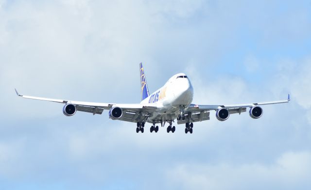 Boeing 747-400 (N496MC)