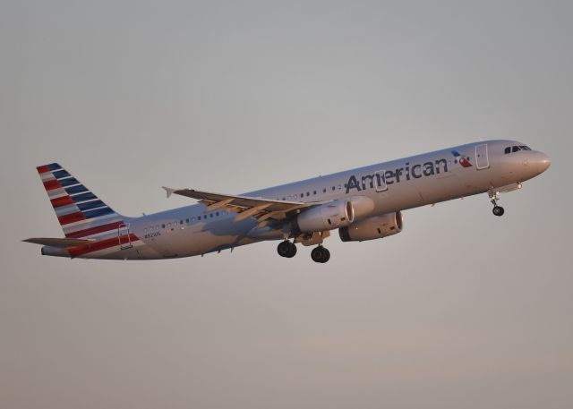 Airbus A321 (N921US)